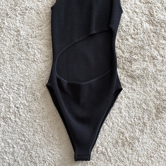 New Zara Ribbed Stretch Knit Cutout Front Bodysuit Black Size M/L - Picture 11 of 12